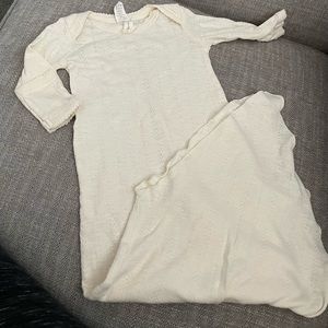 2 EUC Kate Quinn tie sleep sacks